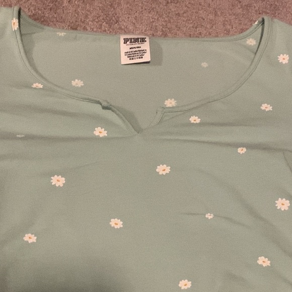 Very adorable notch neck bodysuit sage green with small white daisies - Picture 4 of 4